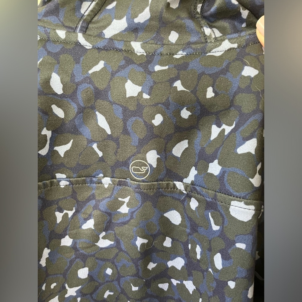 NWT, Camo 1/4 zip Vineyard Vine shep shirt with hood - Picture 5 of 10